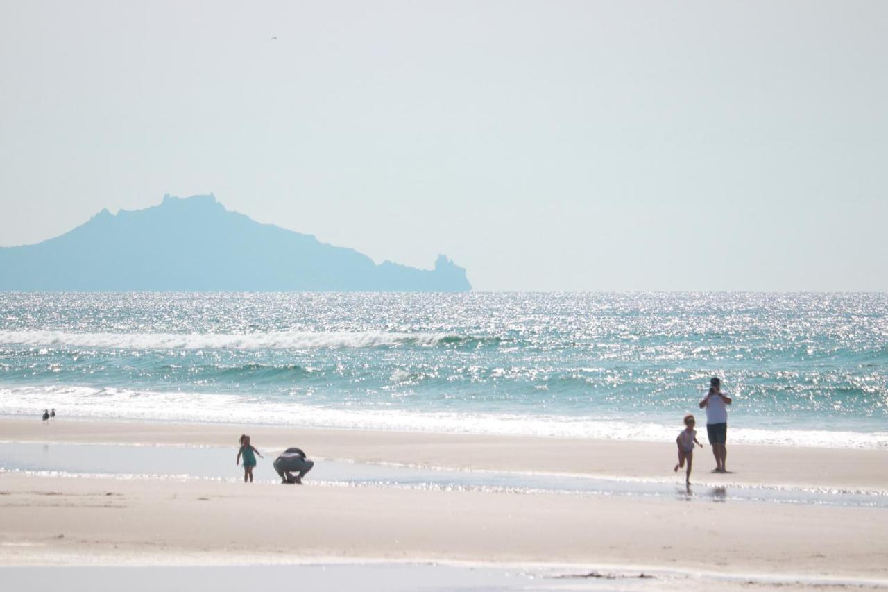 ホテル Aotearoa Surf Eco Pods Te Arai エクステリア 写真