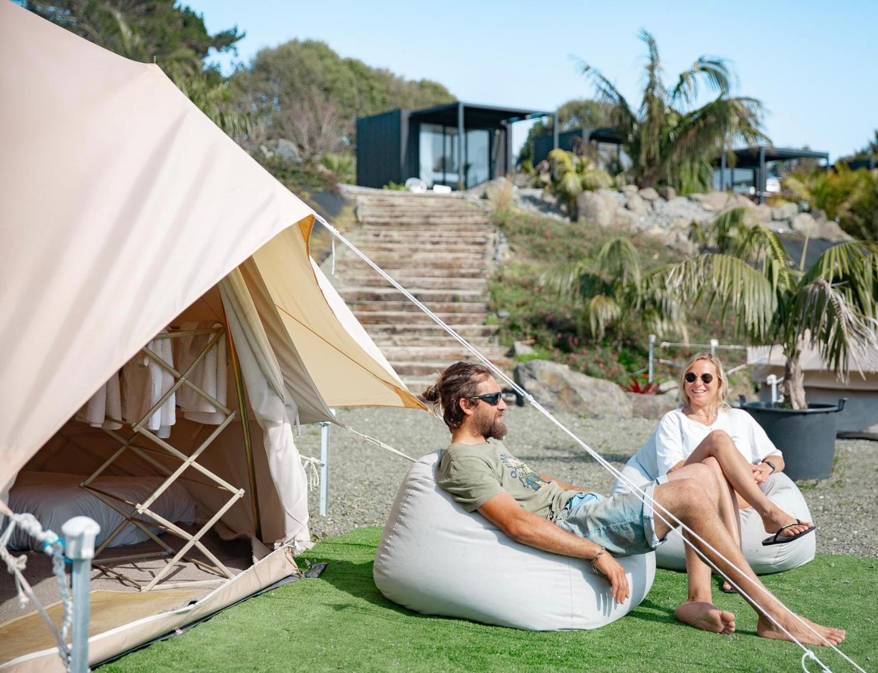 ホテル Aotearoa Surf Eco Pods Te Arai エクステリア 写真