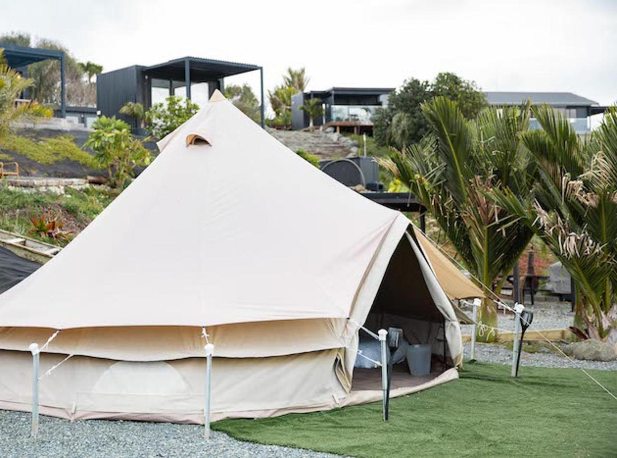 ホテル Aotearoa Surf Eco Pods Te Arai エクステリア 写真