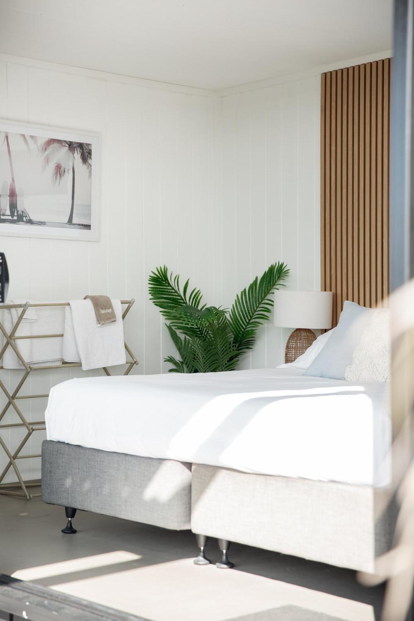ホテル Aotearoa Surf Eco Pods Te Arai エクステリア 写真