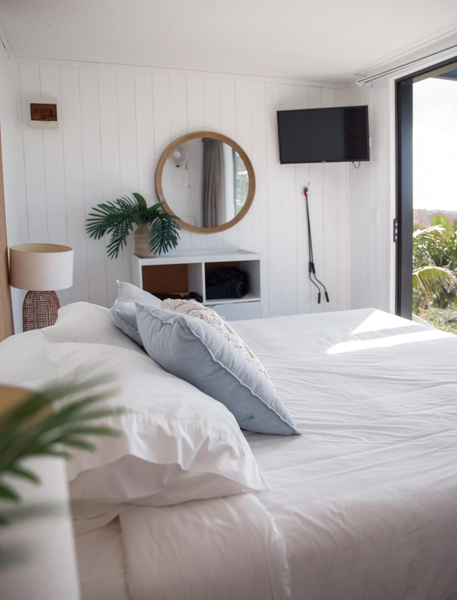 ホテル Aotearoa Surf Eco Pods Te Arai エクステリア 写真