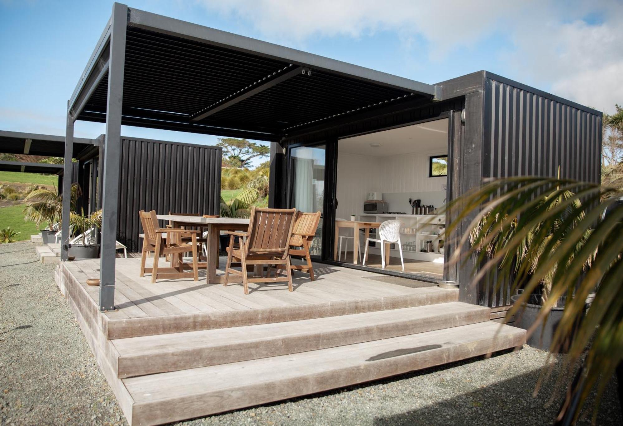 ホテル Aotearoa Surf Eco Pods Te Arai エクステリア 写真