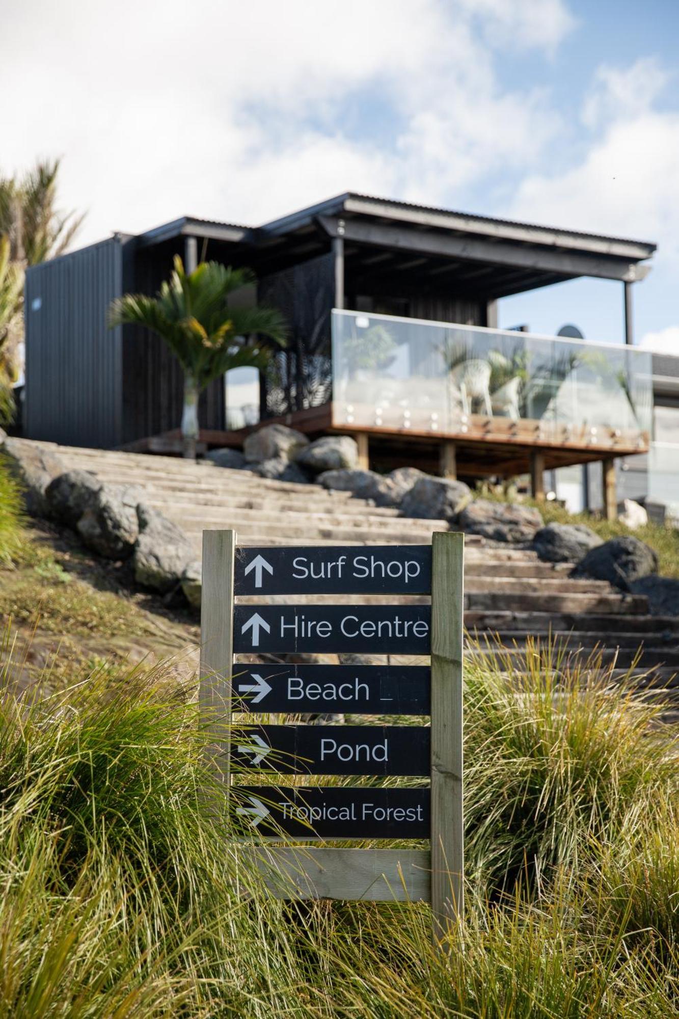 ホテル Aotearoa Surf Eco Pods Te Arai エクステリア 写真