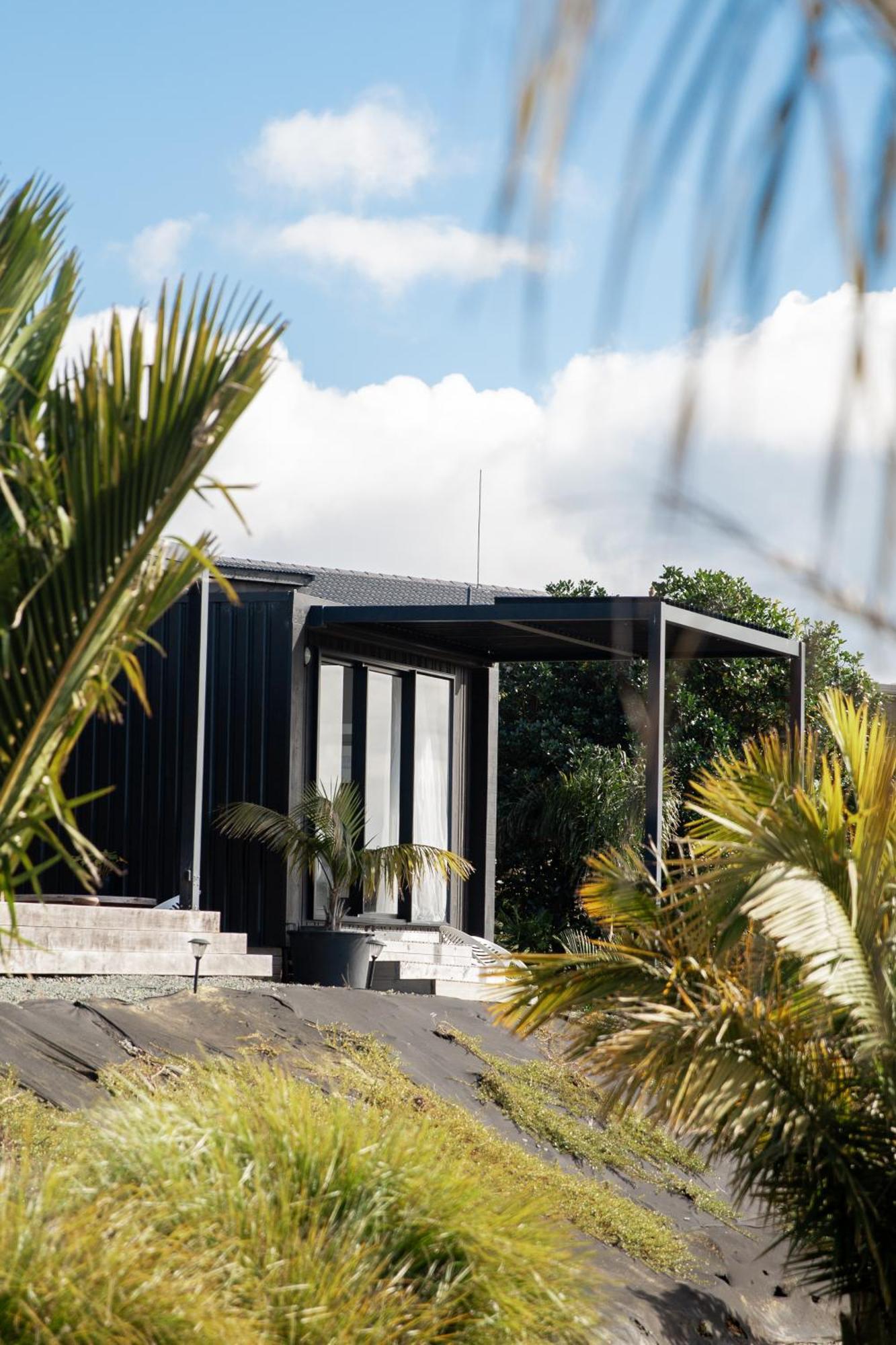 ホテル Aotearoa Surf Eco Pods Te Arai エクステリア 写真